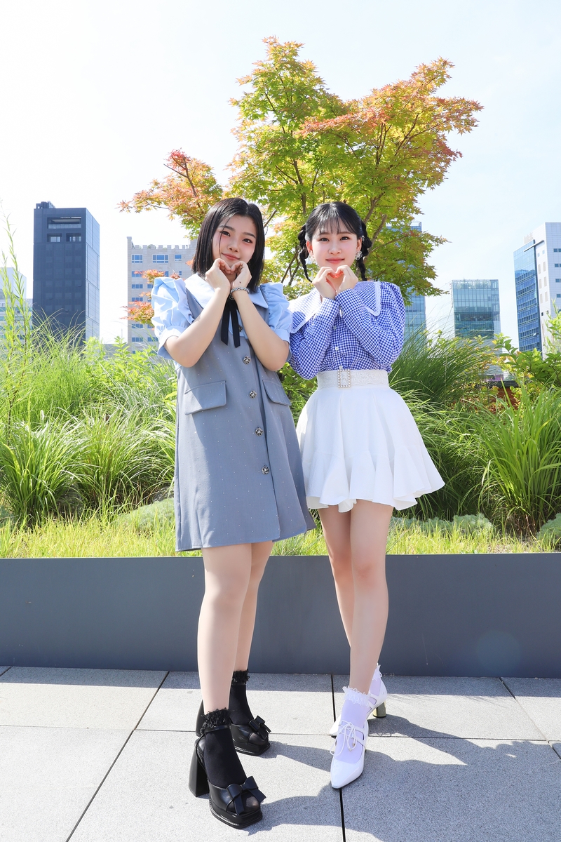 한일 트로트 듀오 '럭키팡팡' 결성한 스미다 아이코(왼쪽)·김다현
