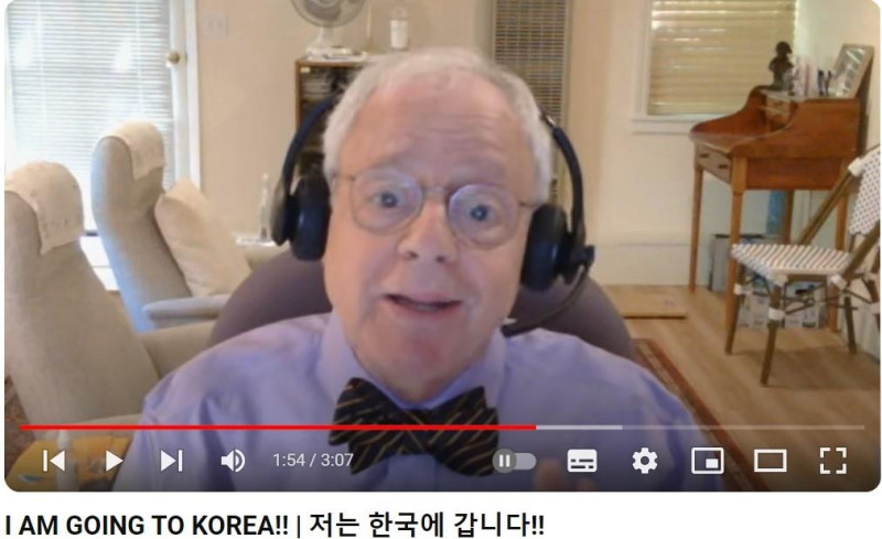 한국에 간다는 소식을 전하는 제브 라테트 씨의 유튜브 동영상