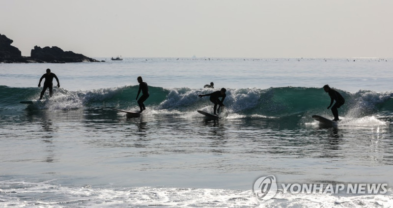 부산 송정해수욕장 서핑